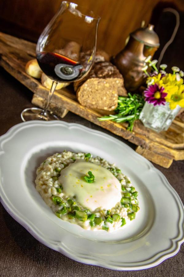 Hotel Petit Dahu - Chambres Et Restaurant 코네 외부 사진
