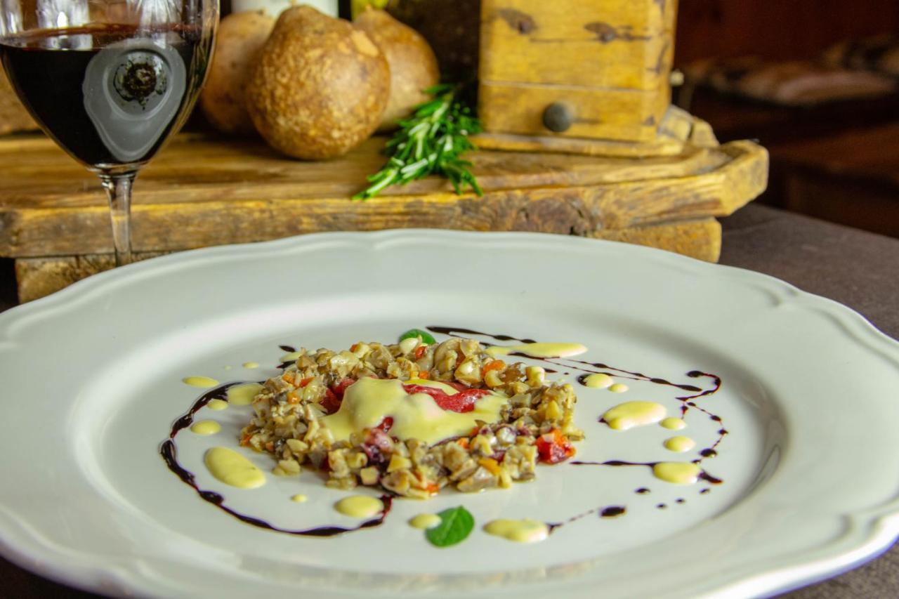 Hotel Petit Dahu - Chambres Et Restaurant 코네 외부 사진