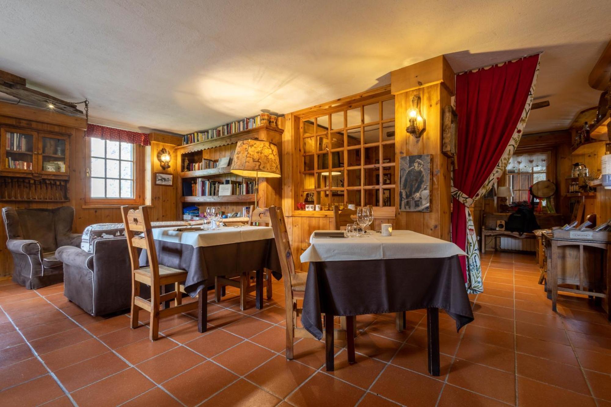 Hotel Petit Dahu - Chambres Et Restaurant 코네 외부 사진