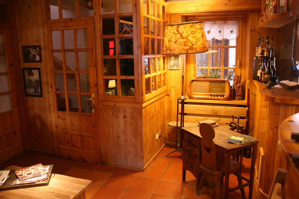 Hotel Petit Dahu - Chambres Et Restaurant 코네 외부 사진