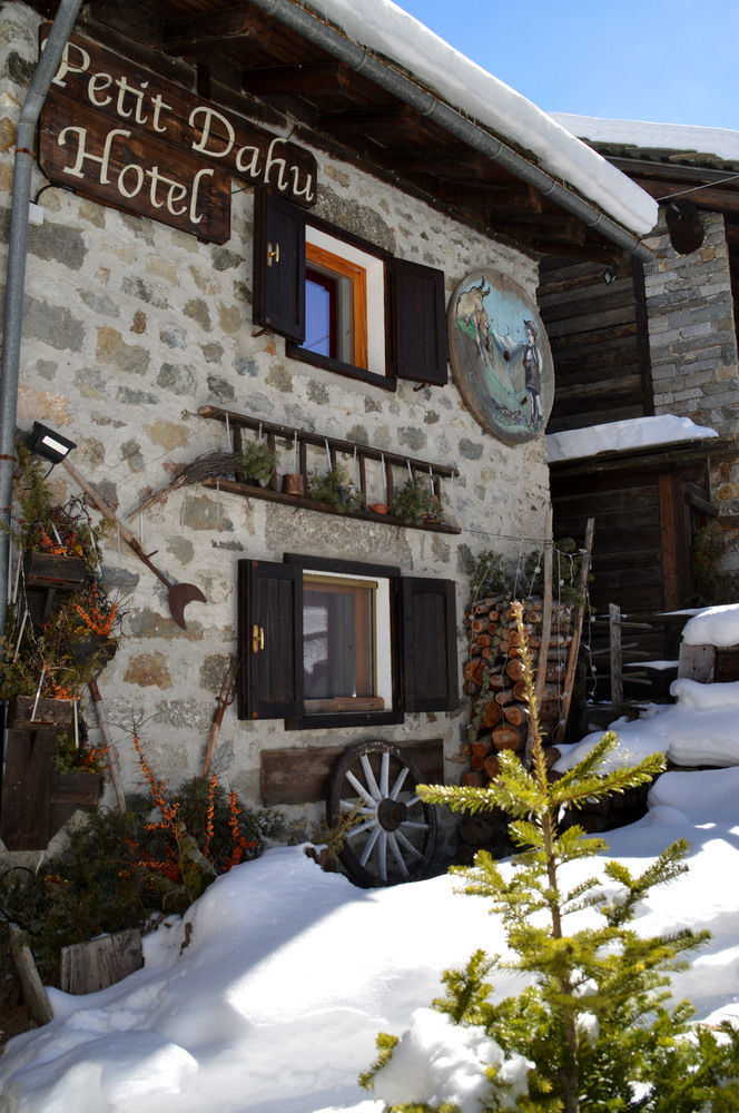 Hotel Petit Dahu - Chambres Et Restaurant 코네 외부 사진