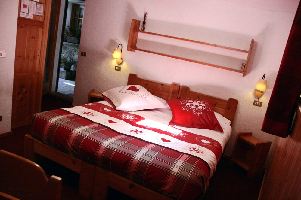 Hotel Petit Dahu - Chambres Et Restaurant 코네 외부 사진