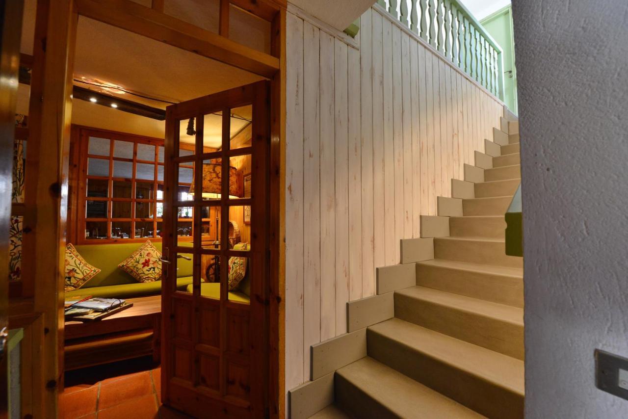 Hotel Petit Dahu - Chambres Et Restaurant 코네 외부 사진